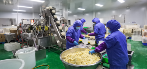 帮扶车间复工忙 就近上岗促增收